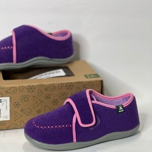 Kamik Girls Size 6 Youth Slippers Outdoor Cozy Lodge Purple Slip Resistan vegan